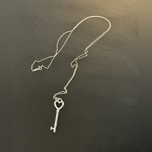 LARGE TIFFANY &CO HEART KEY NECKLACE - Picture 5 of 5
